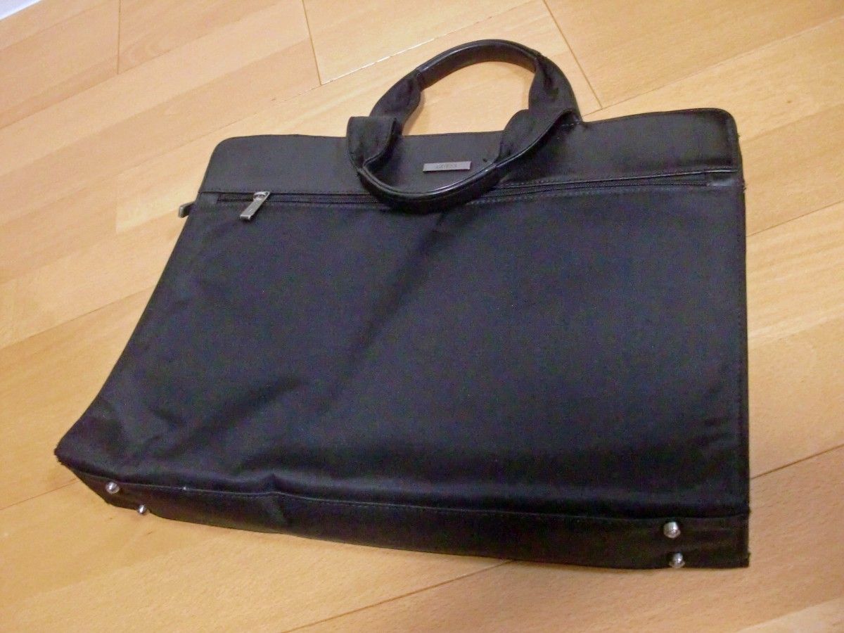 GUESS Gucci 黑色商务包 USED