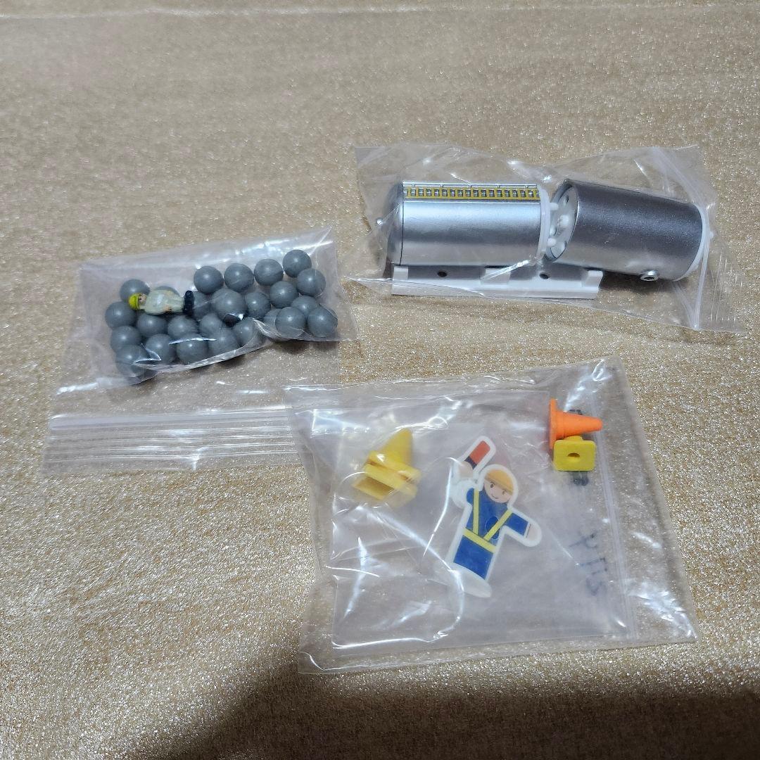 Tomica Construction Site Mini Figure and Small Parts Set
