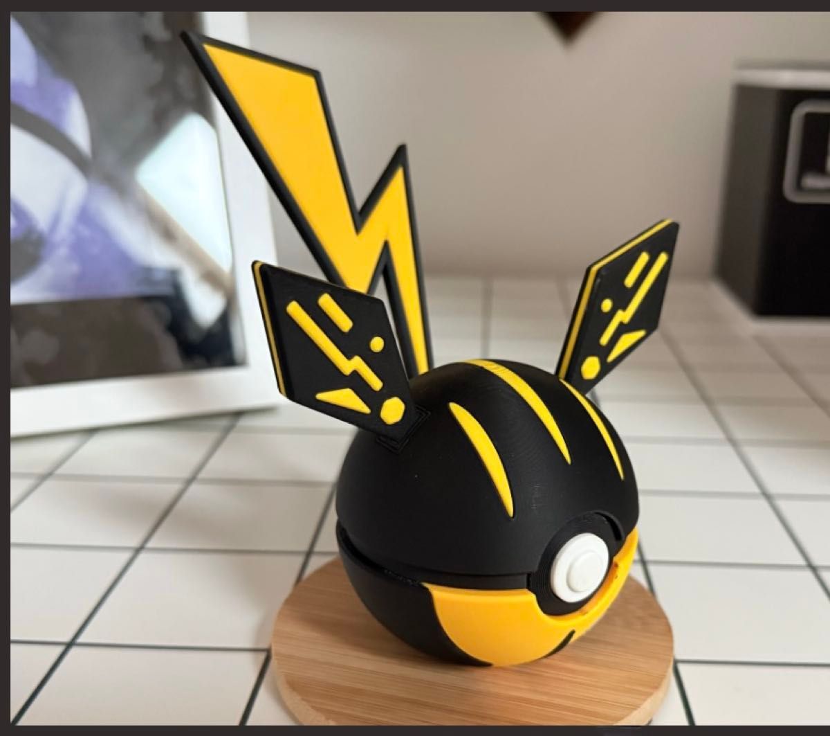 ポケモン モンスターボール ピカチュウデザイン フィギュア 卓上インテリア