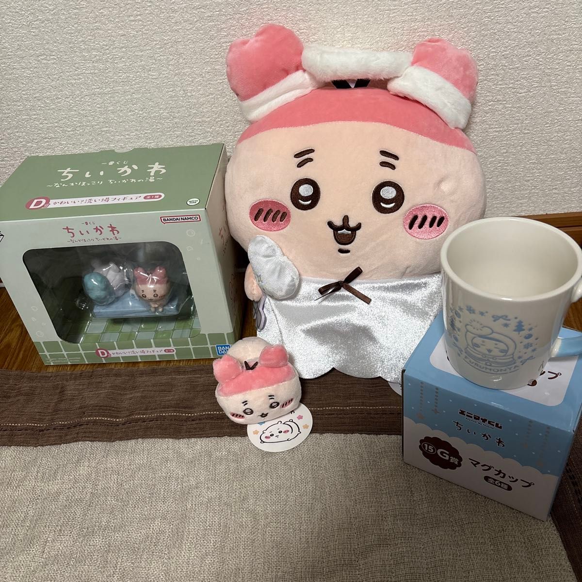 Chiikawa Old Bookstore Crab-chan Plush Mug Figure 4-Piece Set