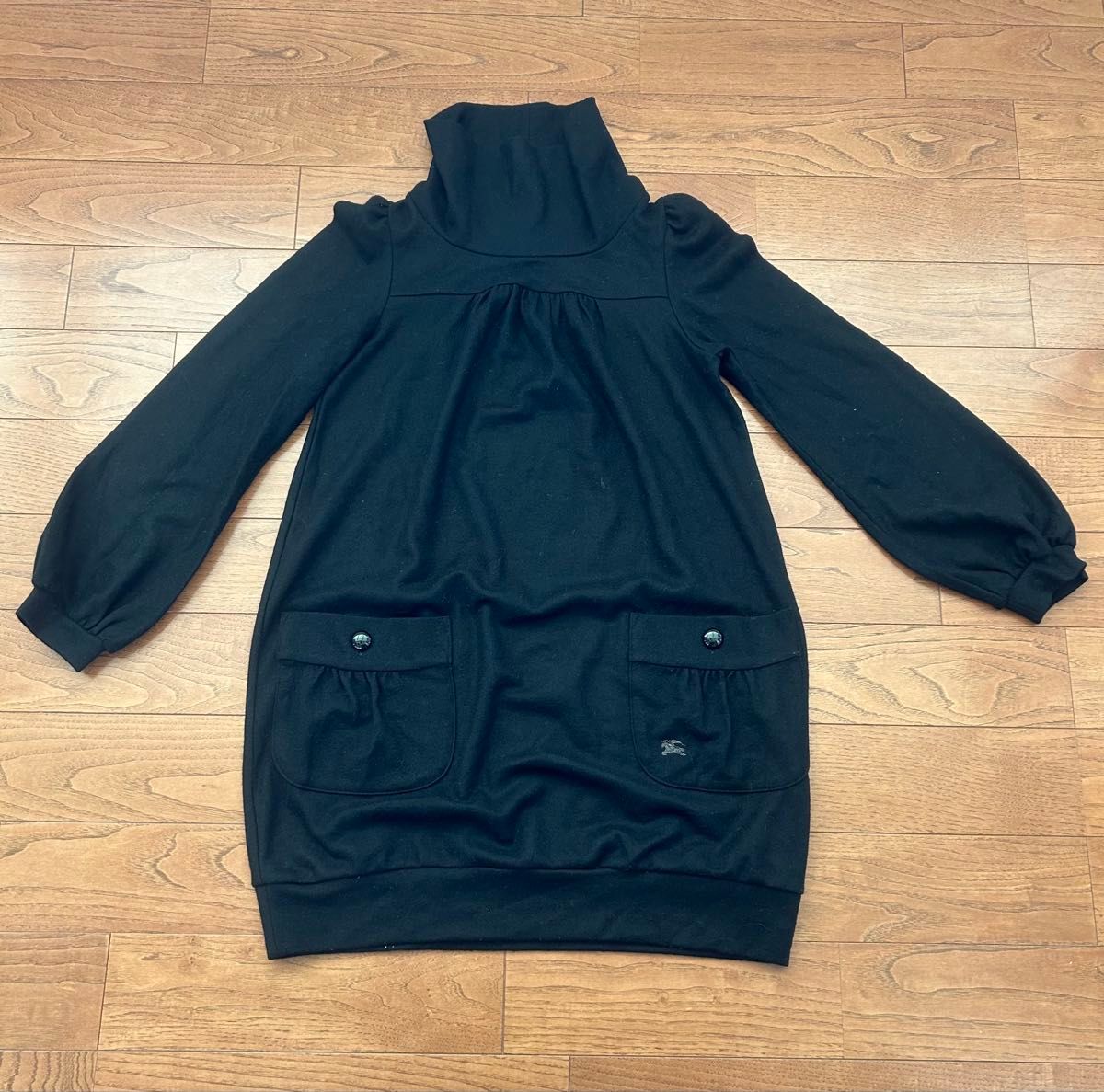 BURBERRY BLUE LABEL 巴宝莉蓝标 高领束腰连衣裙 38码 黑色 马匹刺绣