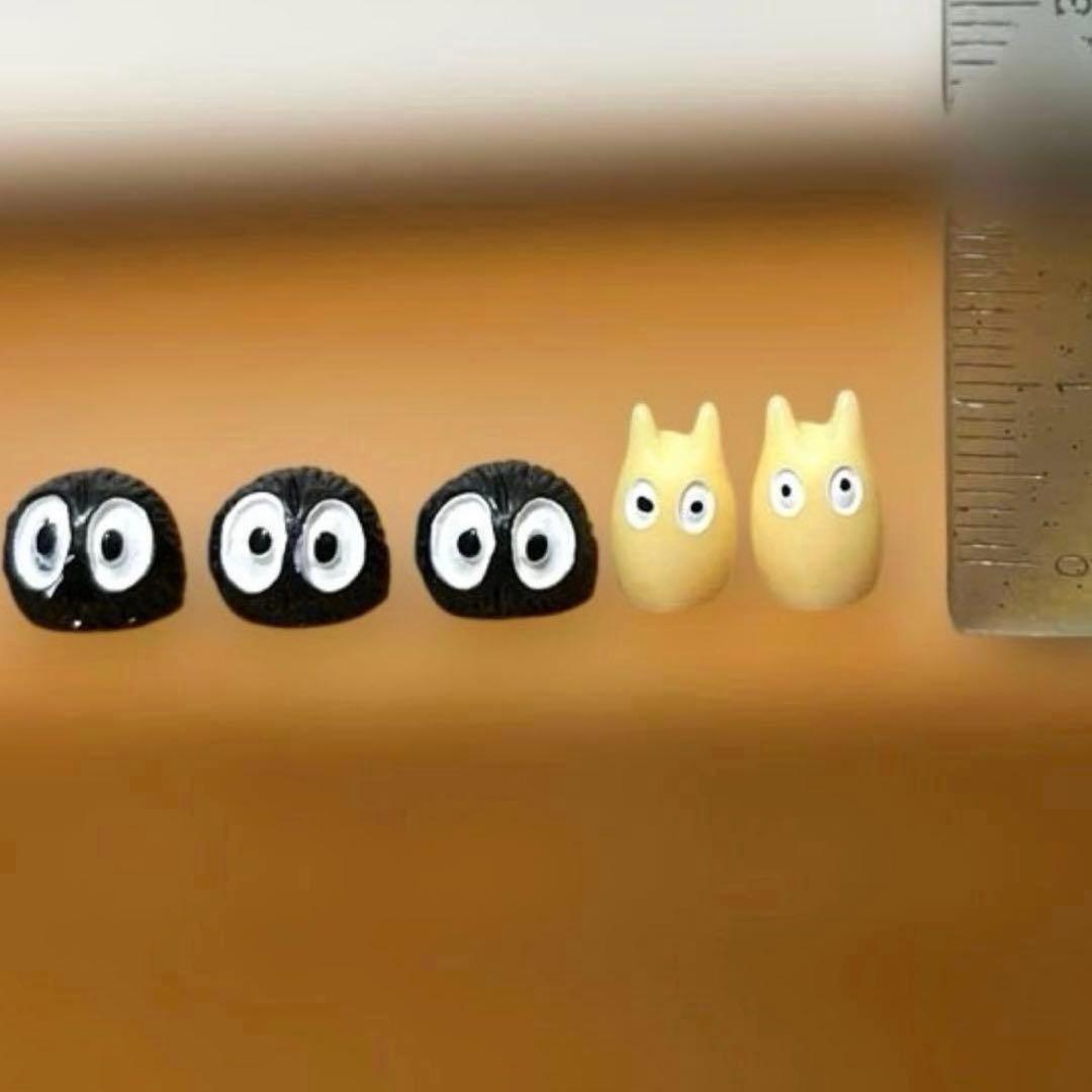 3 Small Decorations of Makurokurosuke, 2 Ghibli Mini Totoro Miniature Figures