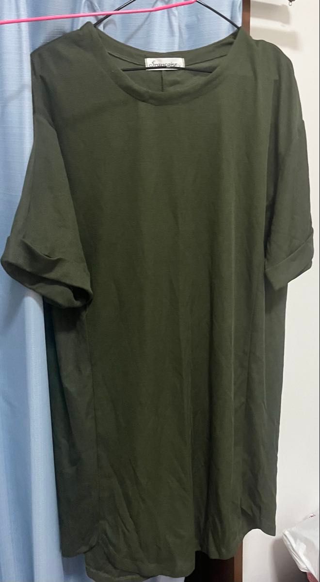 圆领连衣裙卡其色？宽松版型