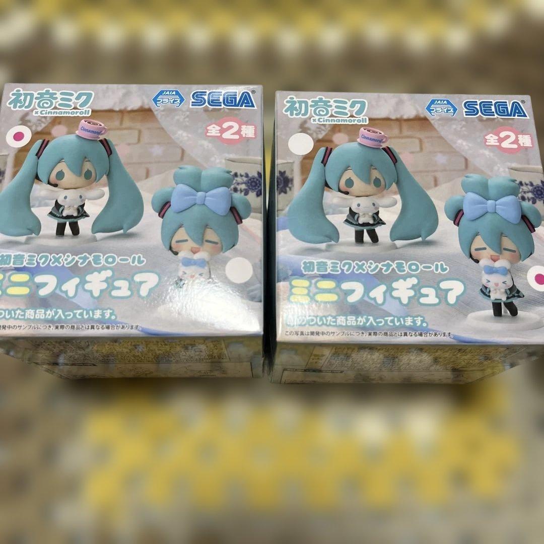 Hatsune Miku x Cinnamoroll Mini Figure Set of 2