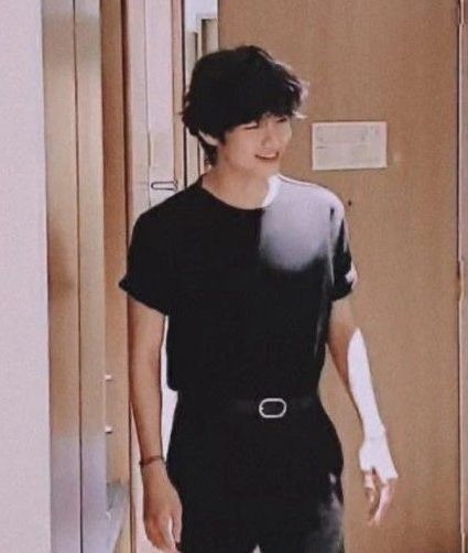 BTS V泰泰同款风格T恤 黑色 短袖