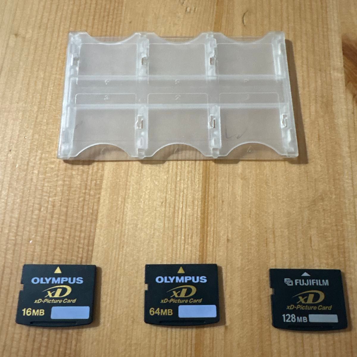 xD图片卡 3张套装 (16MB/64MB/128MB) 附收纳盒