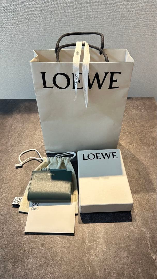 LOEWE (Loewe)紧凑型钱包日本限定稀有颜色全新未使用