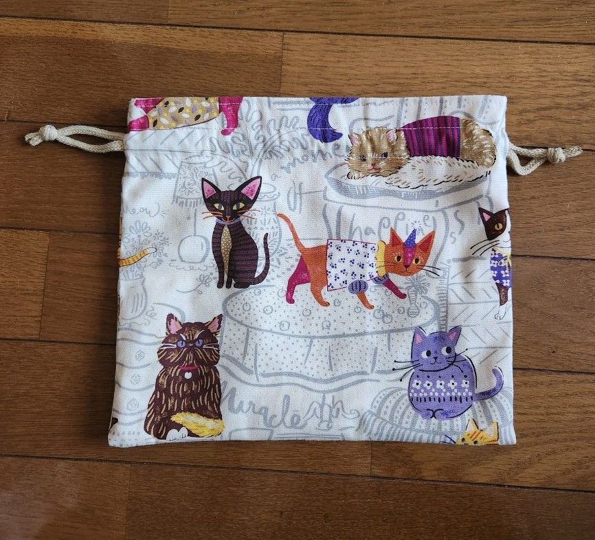 充满可爱魅力的猫咪图案抽绳袋 手工制作!