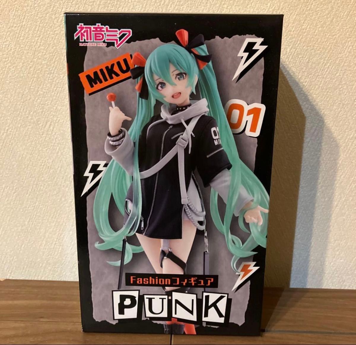 Hatsune Miku Fashion Figure PUNK Taito