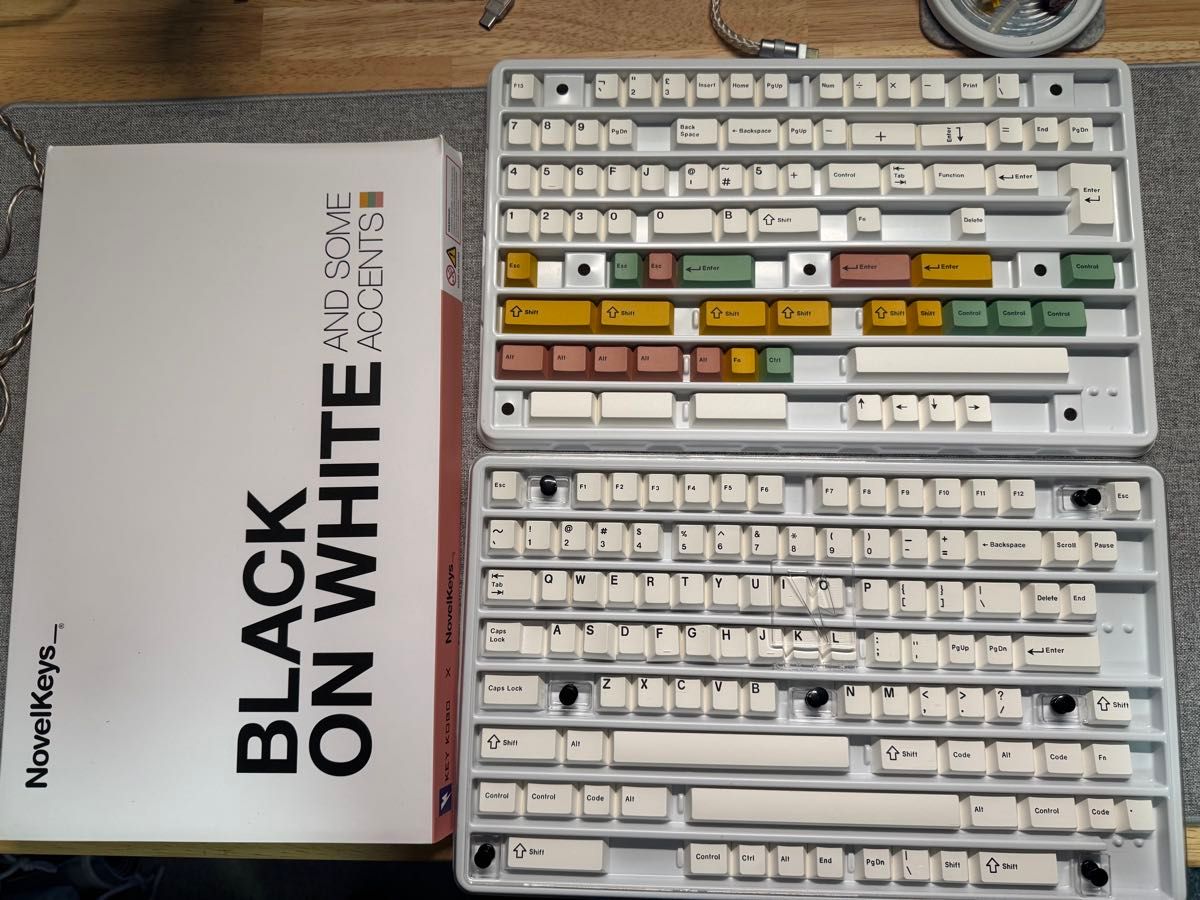 Keykobo BLACK ON WHITE and SOME acmost钥匙帽