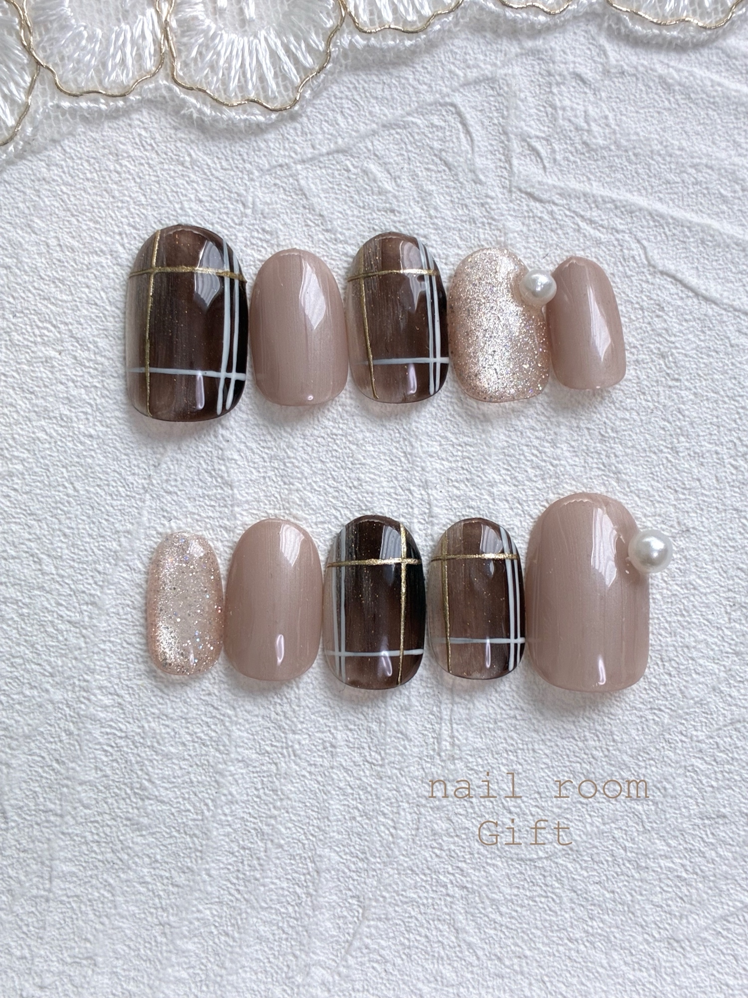 🤎Brown check Autumn nails Autumn/winter nails Mirror nails Mirror check nails Brown nails Brown event nails Wedding nails Bridal nails Coming of age ceremony nails Magnet