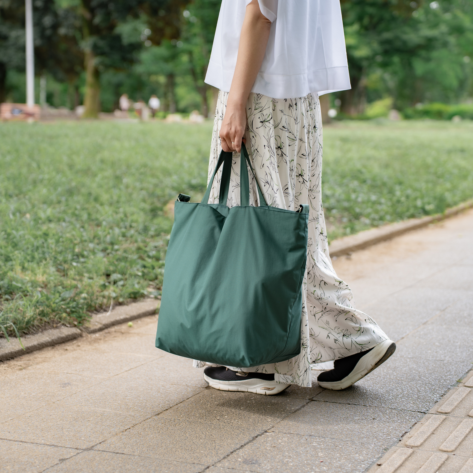 母亲包、保育园、上班、旅行 | 令人惊讶的轻量165g防水尼龙大容量2way toot bag带拉链的男女兼用可选择的11色 <牢固的toot>