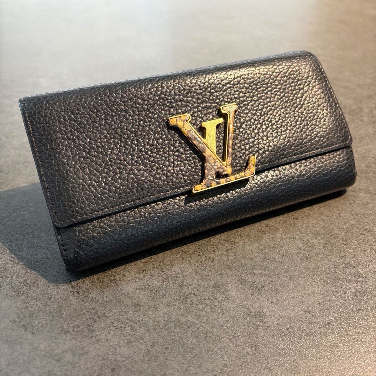 【Rare Louis Vuitton Capucines Python Black Trigon Long Wallet Large Capacity LOUIS VUITTON Wallet Black