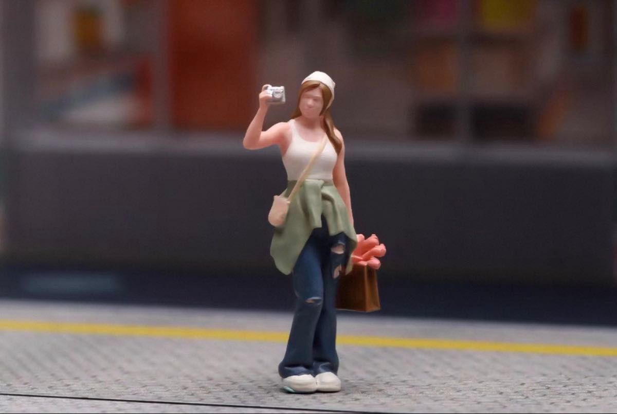 1/64 Female Camera Photography Miniature for Diorama