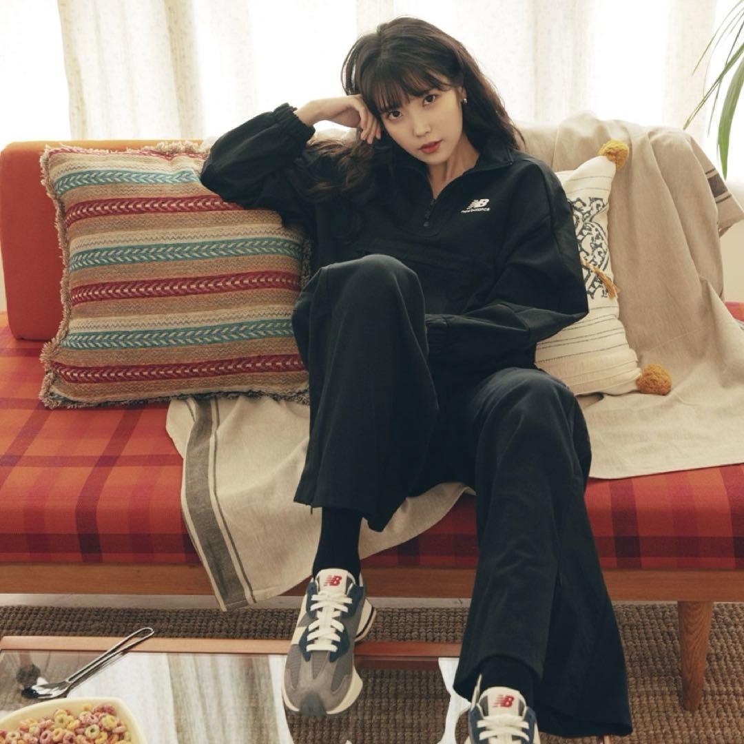 IU New Balance 短款运动套装 韩国