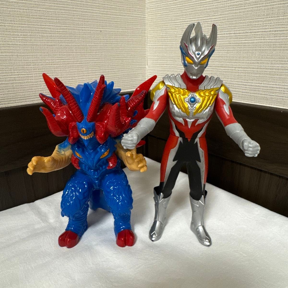 廃盤貴重　生産終了！バンダイ　ウルトラマンレイガ　邪神魔獣グリムド　対決セット