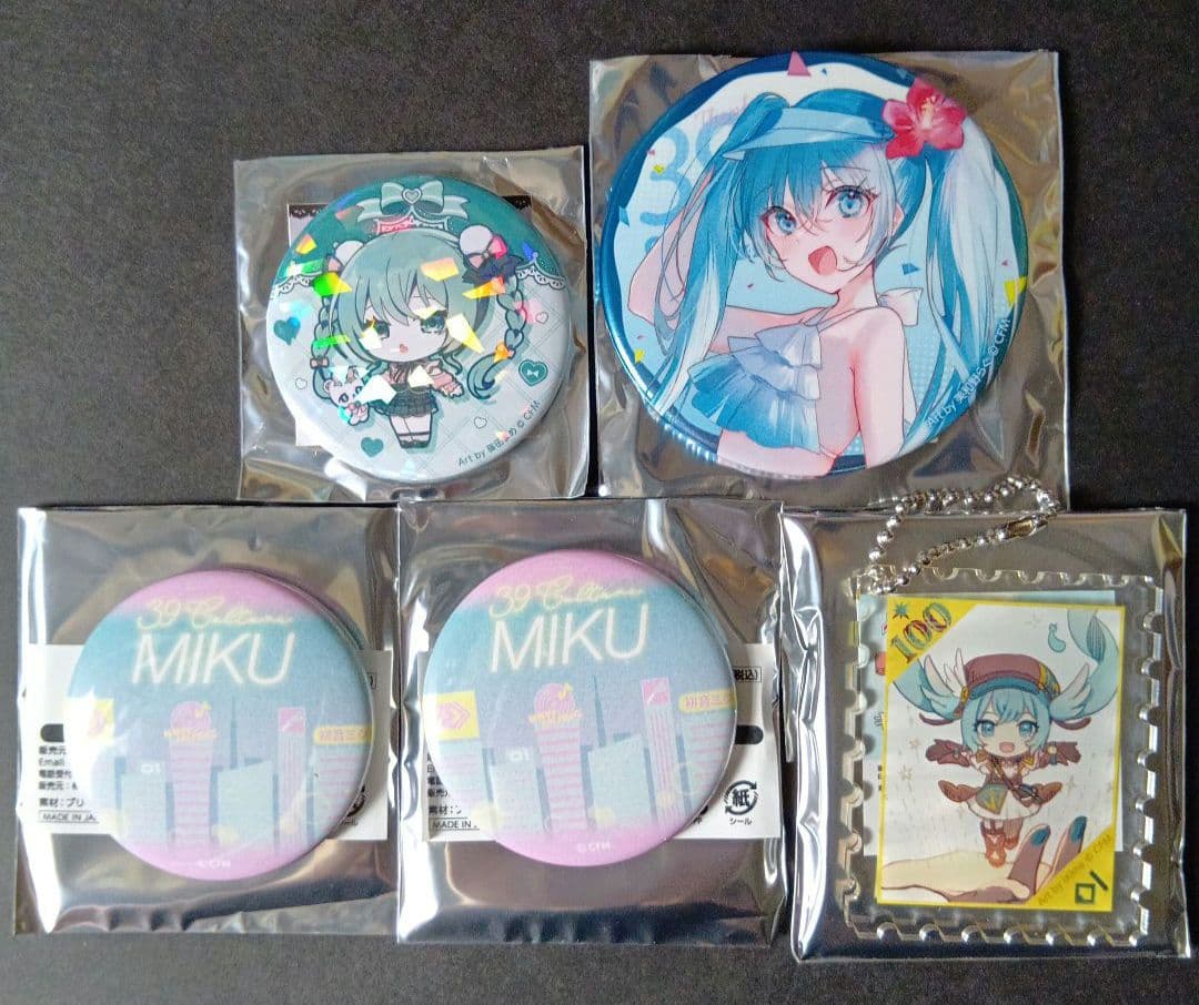 Hatsune Miku Swimsuit Can Badge Nendoroid 100th Anniversary Exhibition Keychain, etc. – 5 items