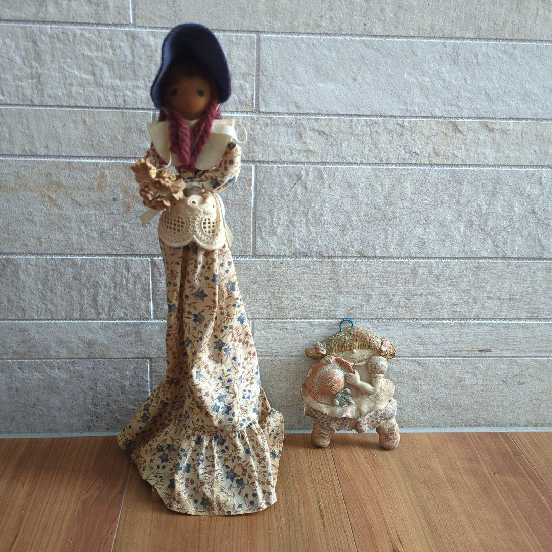 Showa Retro Country Doll & Wall Hanging Relief 2-Piece Set Ornaments