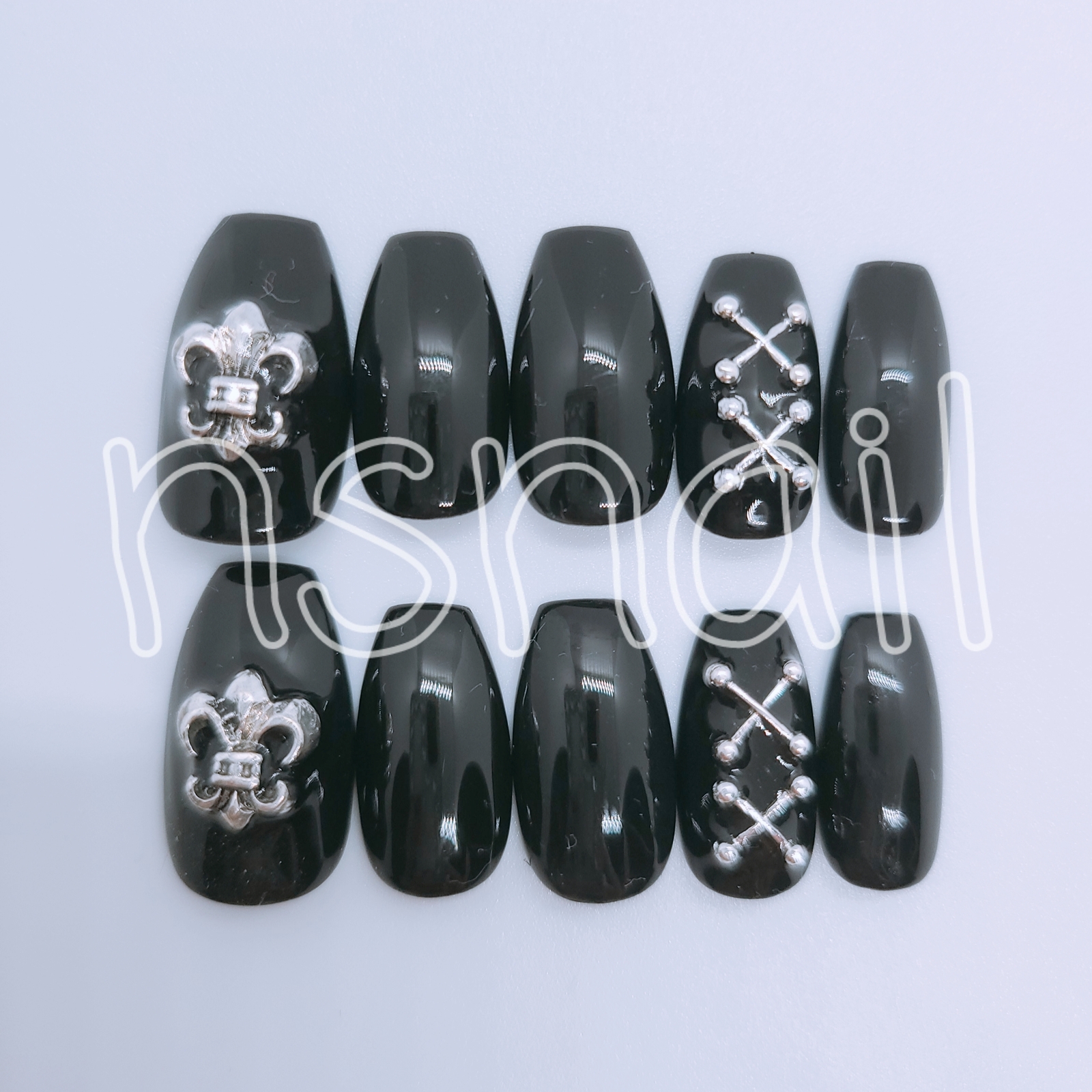 064. Landmine Wind Simple Black Nail Tips