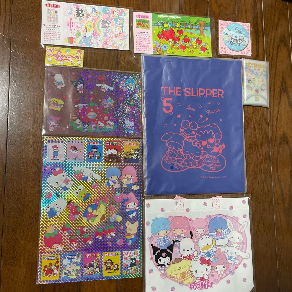 Sanrio Strawberry Newspaper Various Appendes Hello Kitty KikiLala My Melody Cinnamoroll Pochacco Kuromi Pom Pom Purin