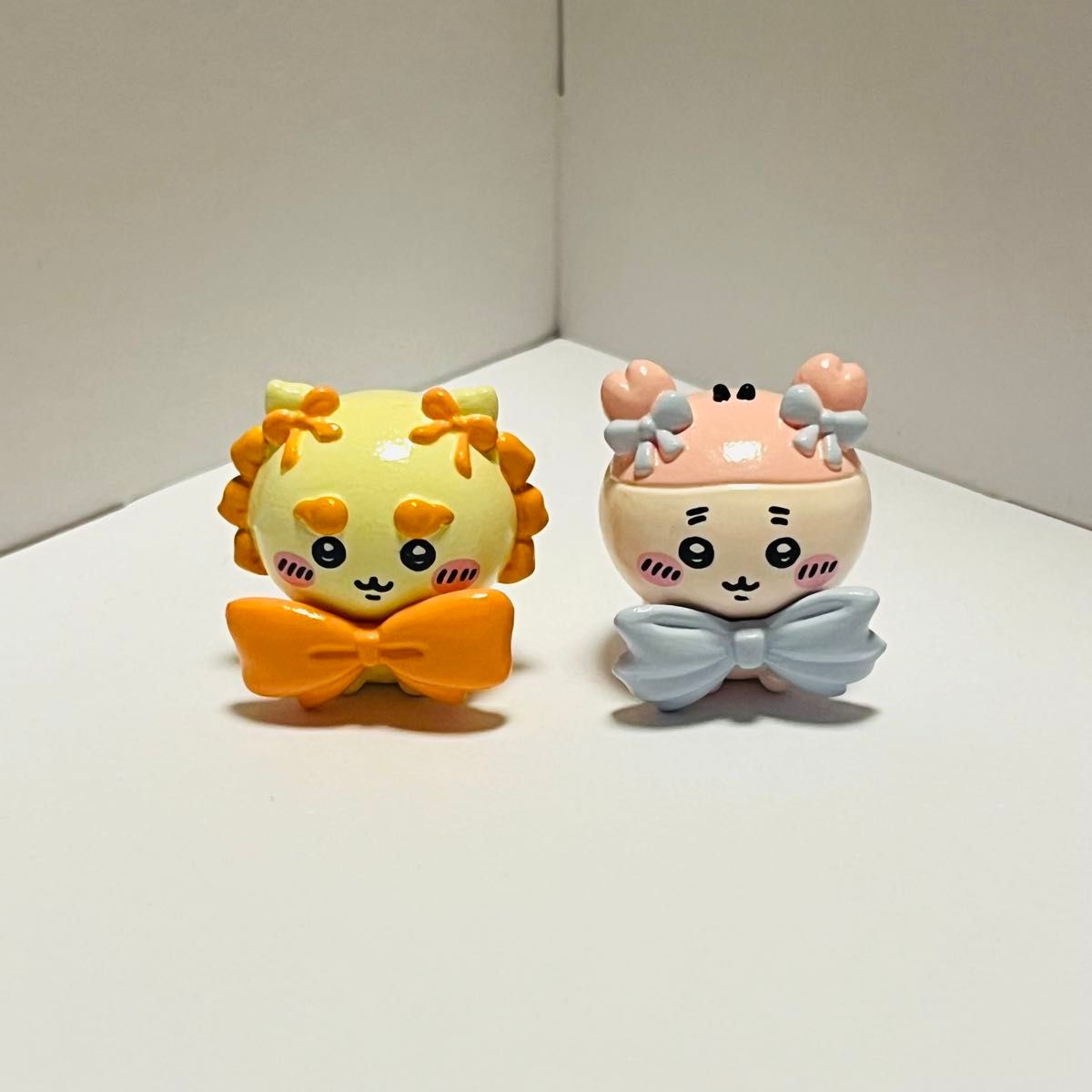 Chiikawa Bikkuratamago Ribbon Friends Figure 2-Pack - Shisa, Antique Bookstore, Crab-chan