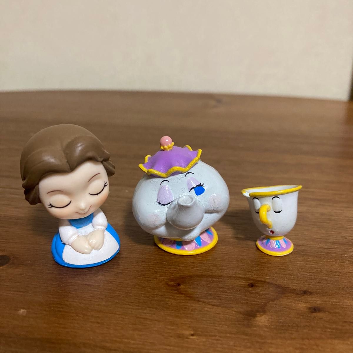 ディズニー 美女と野獣 ベル ポット夫人 チップ フィギュア 3点セット ガチャ
