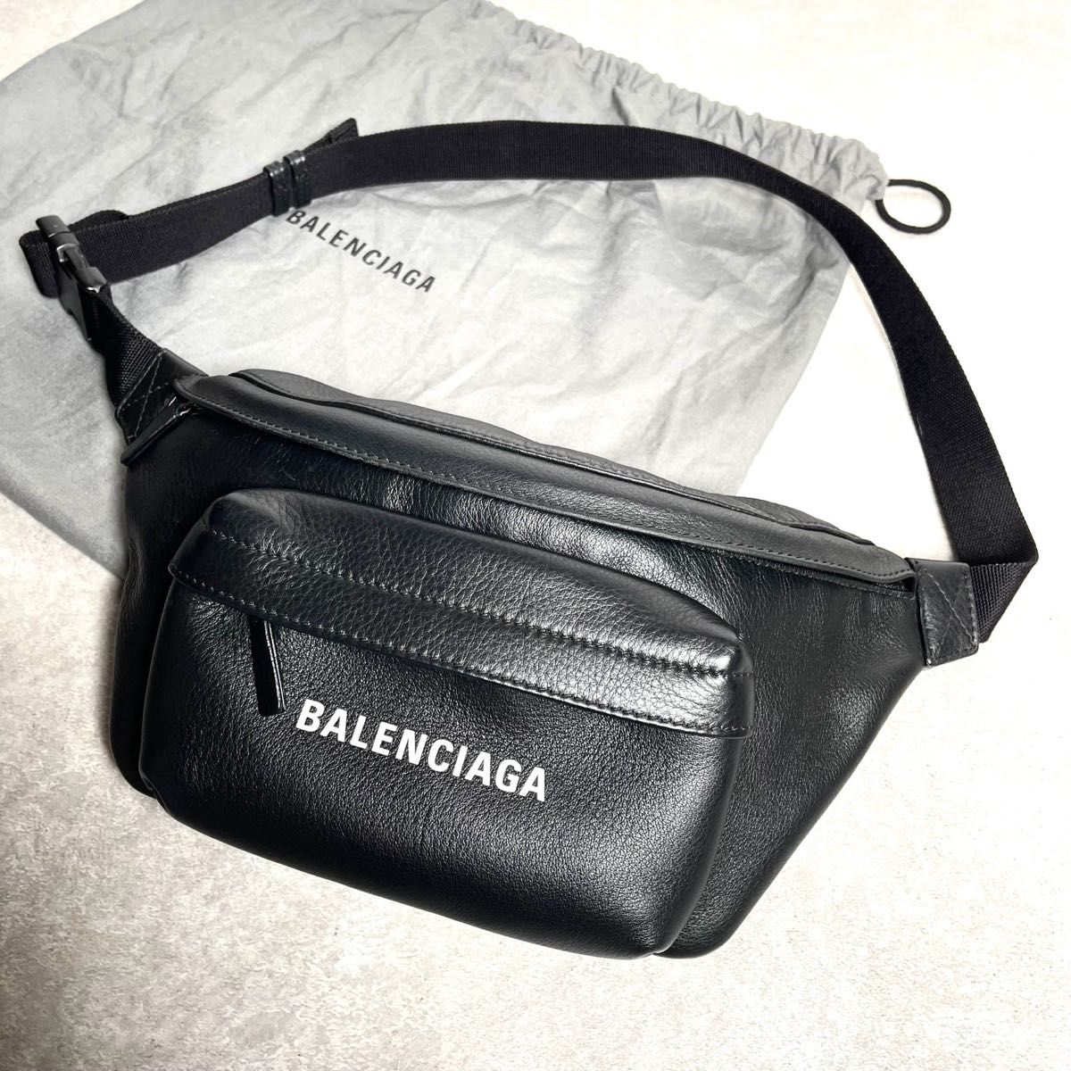 【近乎新品】BALENCIAGA 巴黎世家 Everyday 腰包 斜挎包 皮带包 皮革 黑色