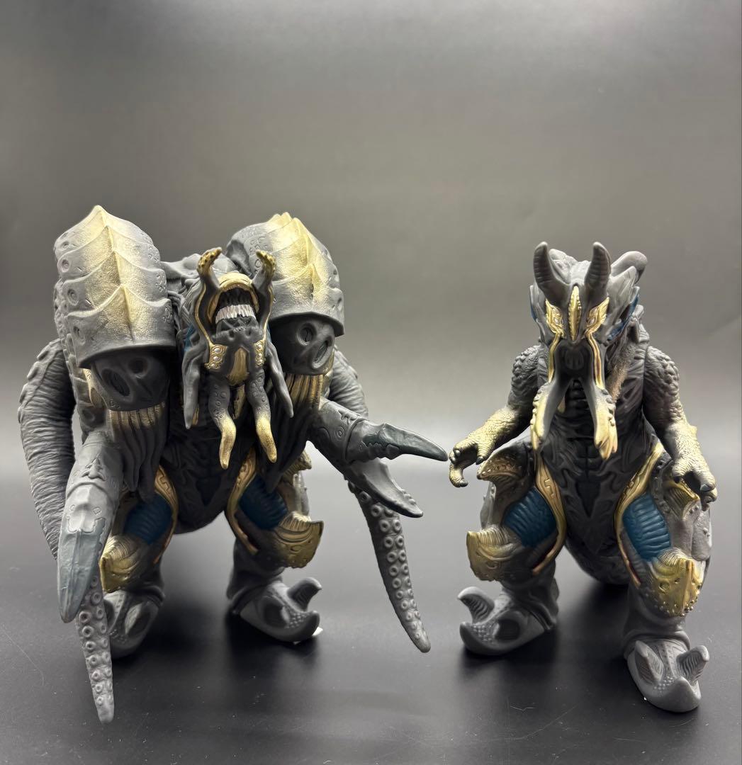 Ultra Kaiju DX Megalothor Set: Form 1 and Form 2 - Ultraman Kaiju