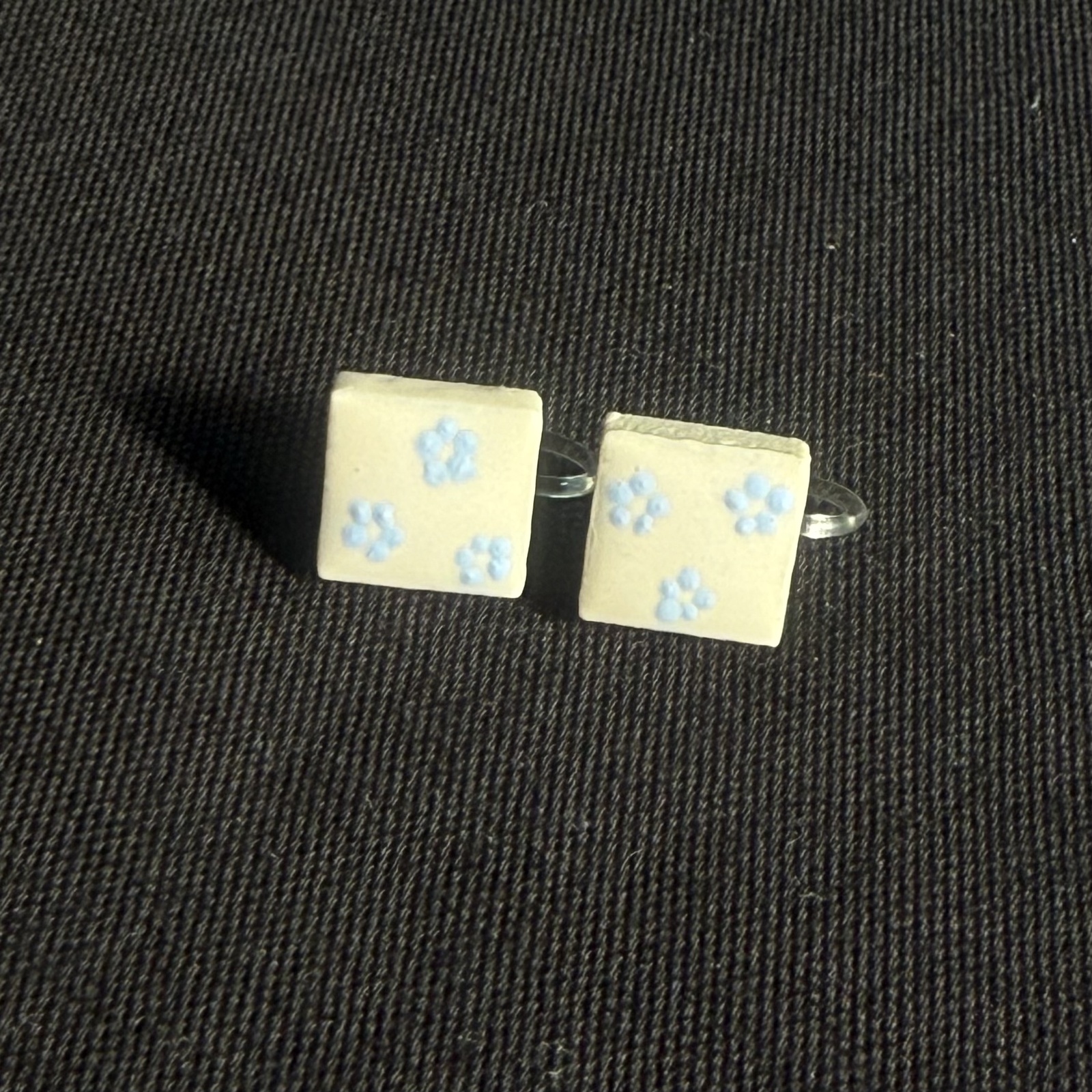 活泼风格耳饰(白色配浅蓝色,耳环))