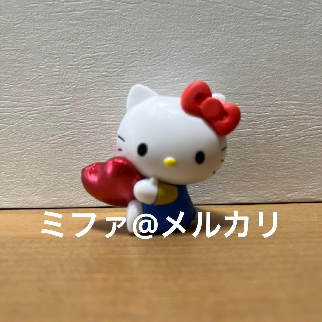 Hello Kitty Heart-Shaped Balloon Gacha