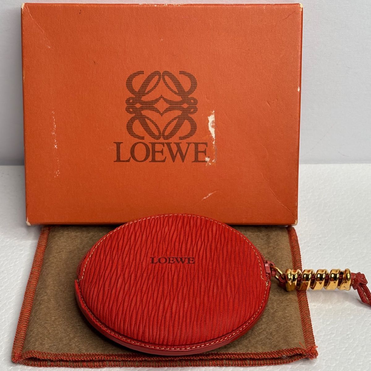 近乎全新、极为稀有的复古款 LOEWE 罗意威 贝拉斯克斯圆形硬币包