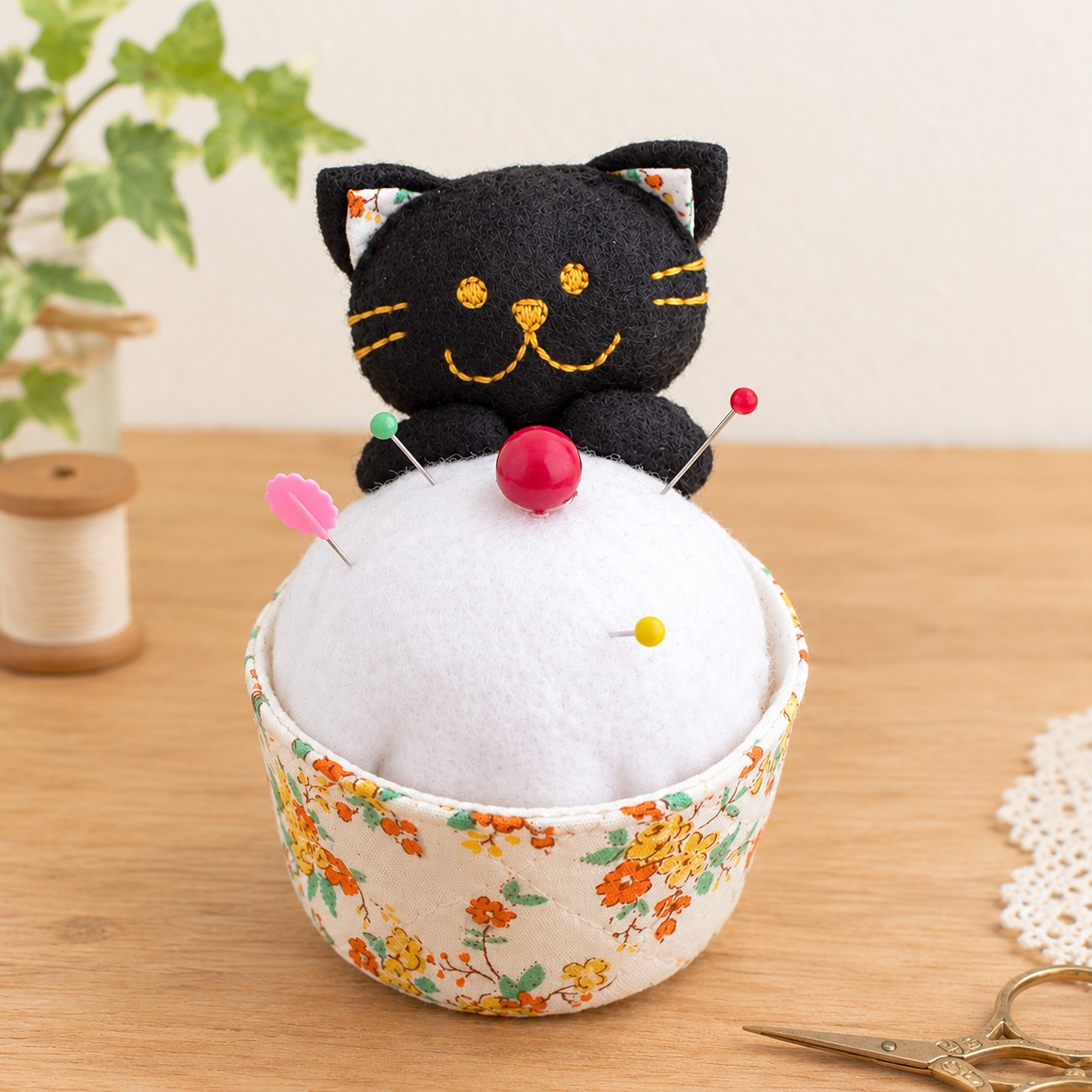 黑猫与纸杯蛋糕的针线包*手工针线垫