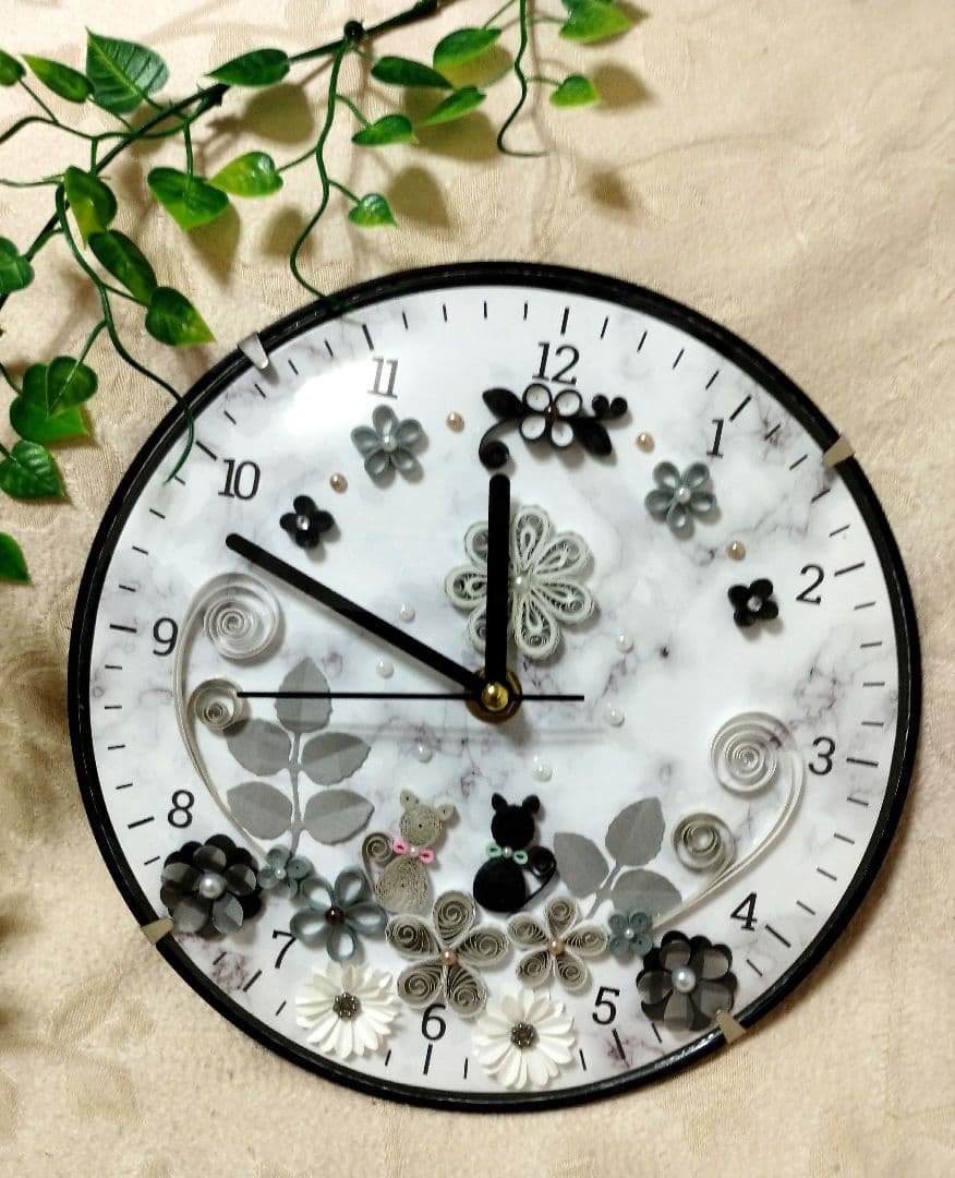 Paper Quilling ✿ Monochrome Cat Clock