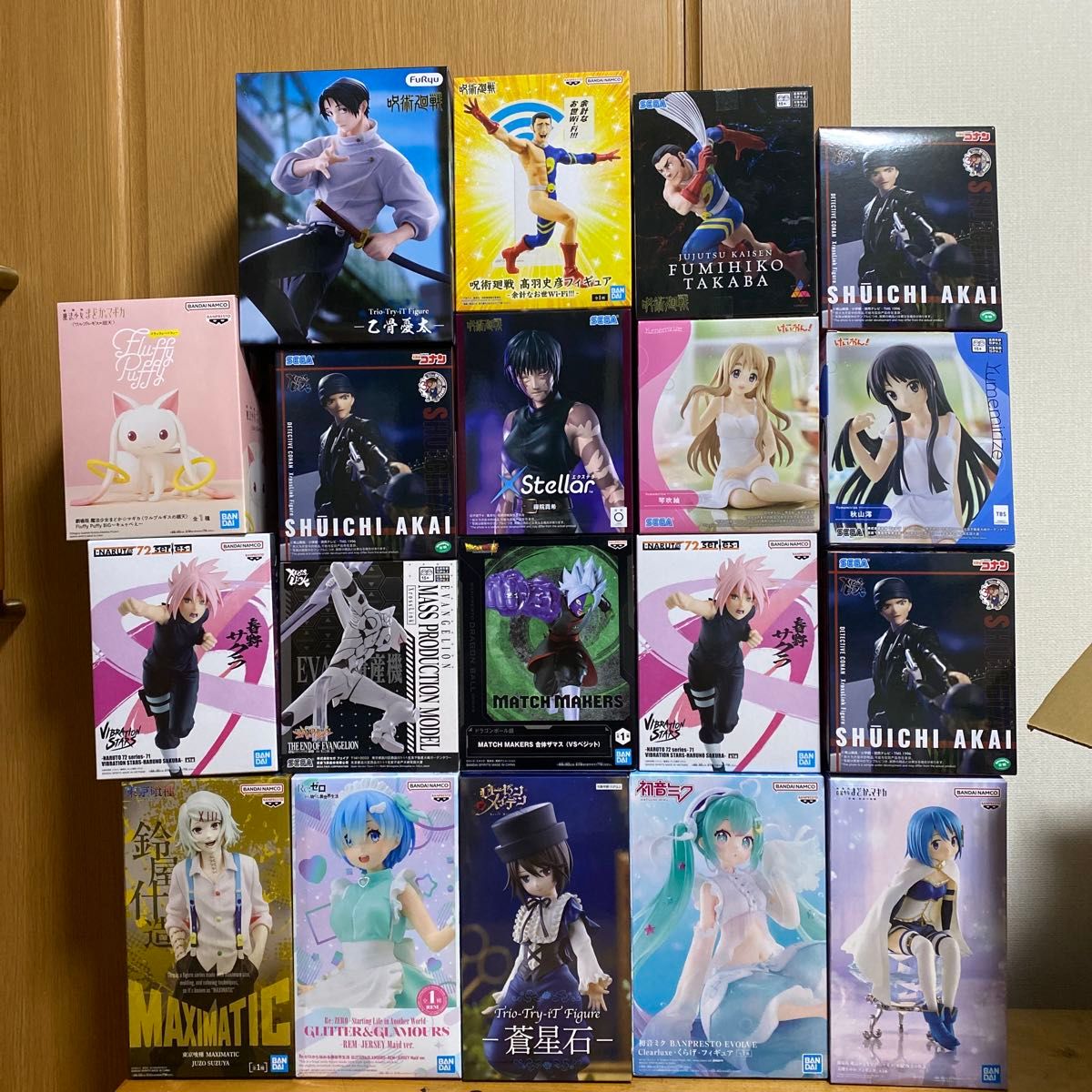Anime Prize Figures Lot of 19 Pieces - Jujutsu Kaisen, Hatsune Miku, and More