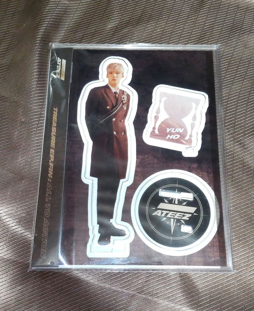 ATEEZ Yuna Acrylic Stand, Action Figure