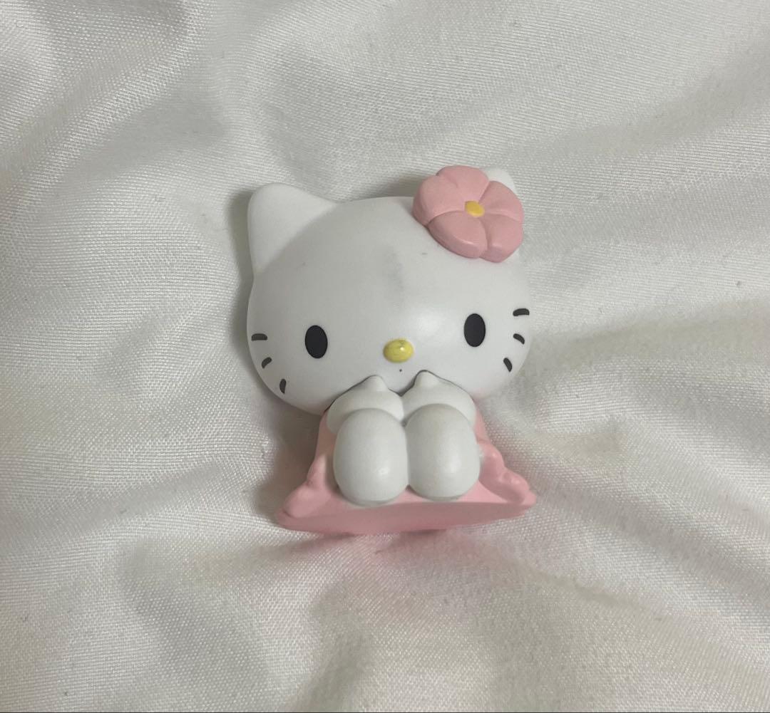 Hello Kitty Waiting Around Figure