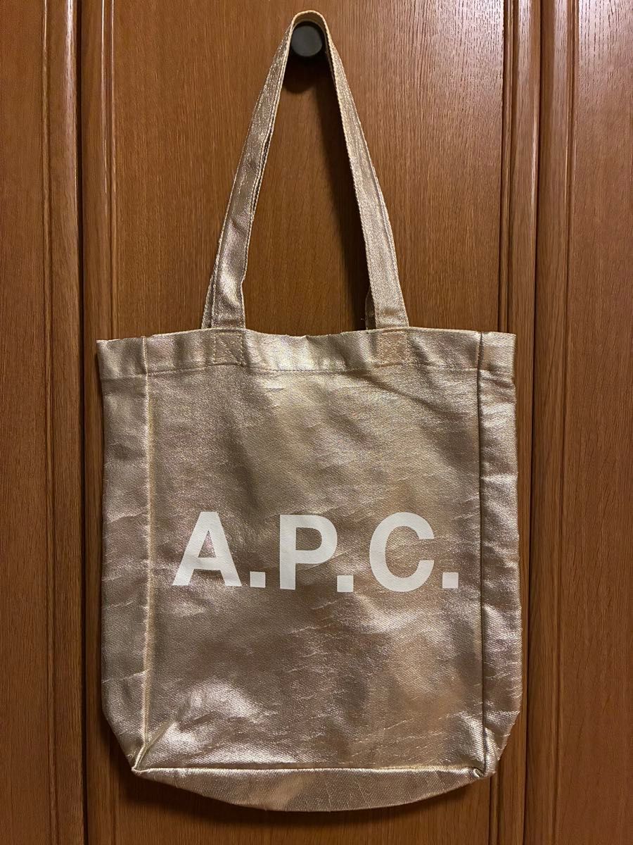 A.P.C. アーペーセー ロゴプリント トートバッグ ゴールド