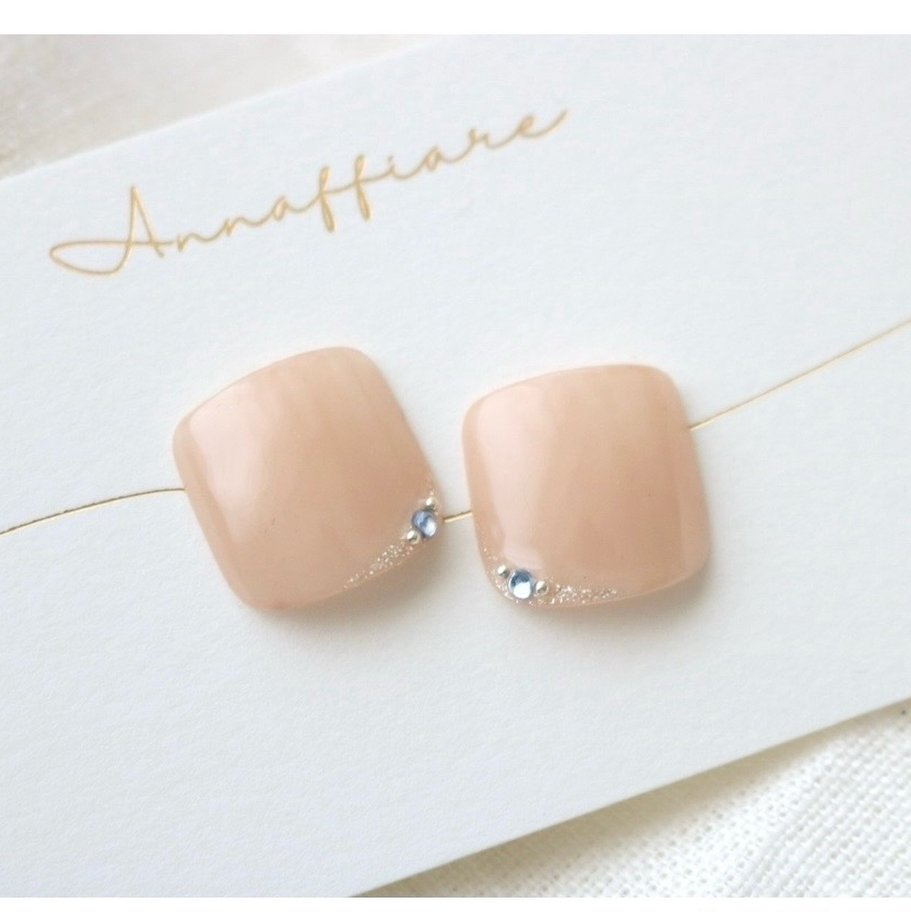 Nude beige simple foot nail tips (for the big toe)/Annaffiare pedicure, something blue, for wedding, pre-wedding photos, bridal, yukata, chic, with jewels, office, dress, Western-style outfit, sandals