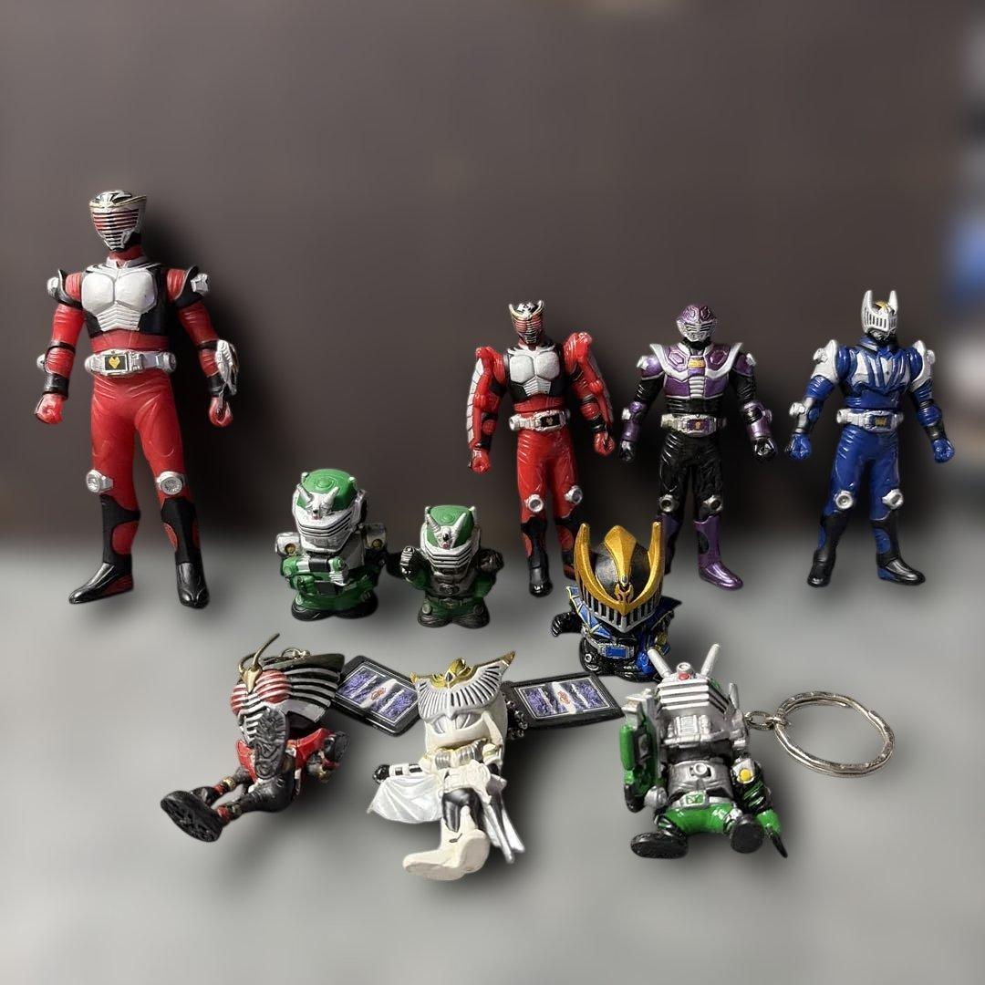 Kamen Rider Ryuki Figure Keychain Set with Bonus Card