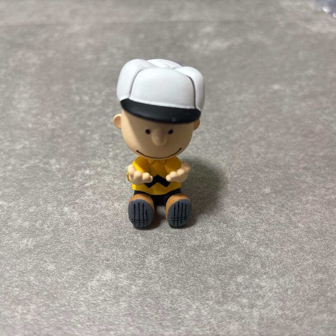 Snoopy PEANUTS Hide&Seek Figurine