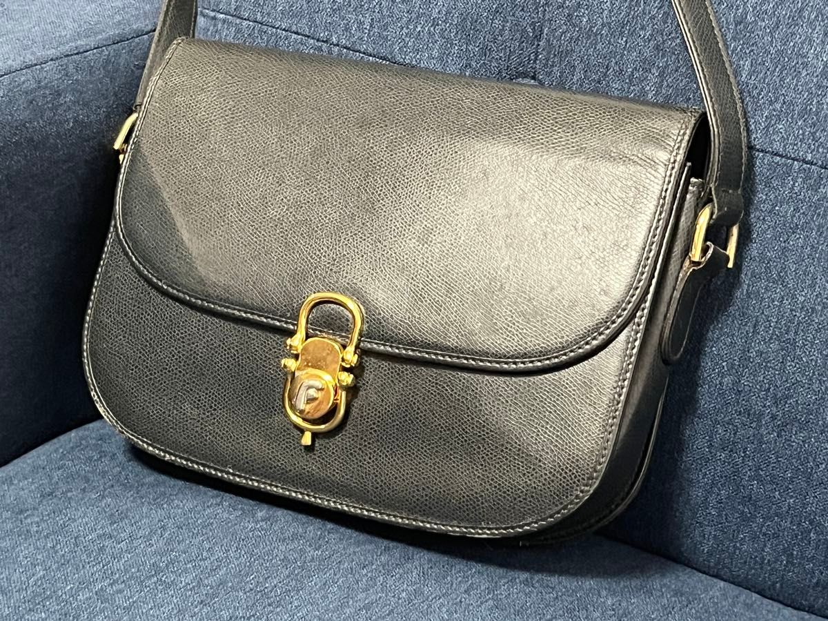 Rare, excellent condition Franzi leather shoulder bag, black, made in Italy, with metal hardware, in the style of Celine and Barry