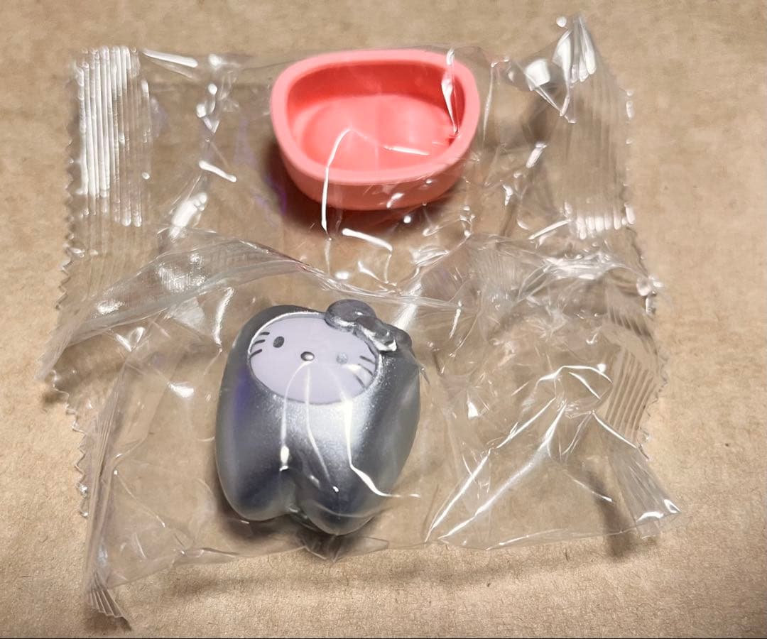 Hello Kitty Capsule Toy Figure Tooth Silver