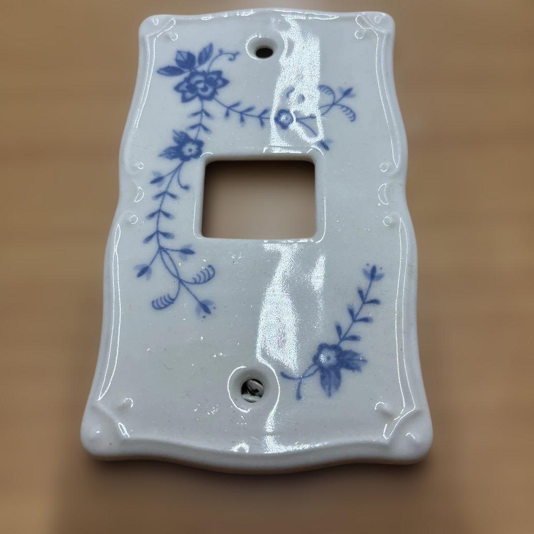 Ceramic switch cover, single-gang, blue floral pattern