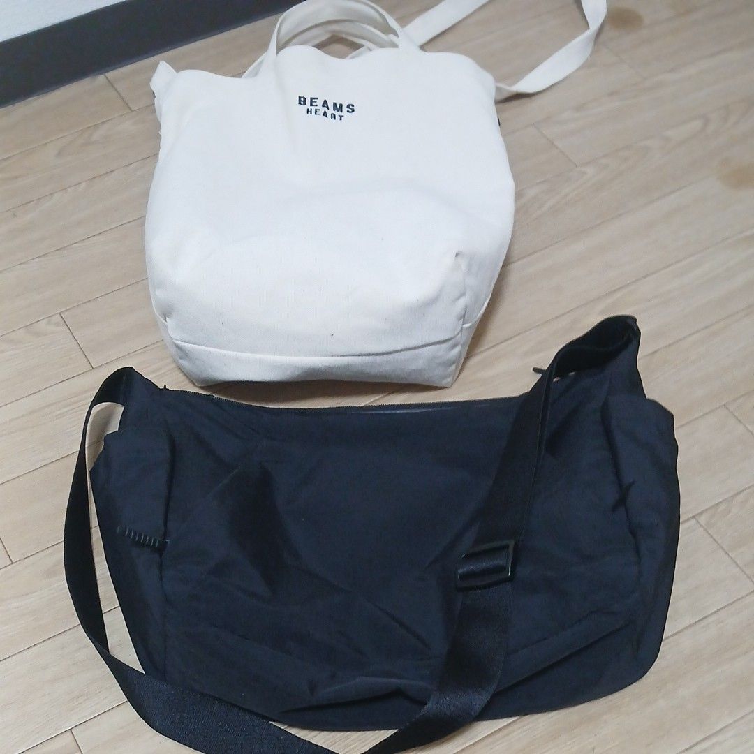 BEAMS HEART canvas tote bag & UNIQLO black shoulder bag, 2-piece set