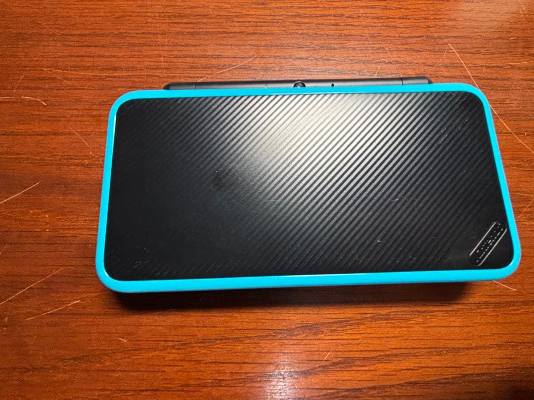 任天堂 2DS LL 黑色×绿松石色 品相良好 附2张游戏卡带和充电器