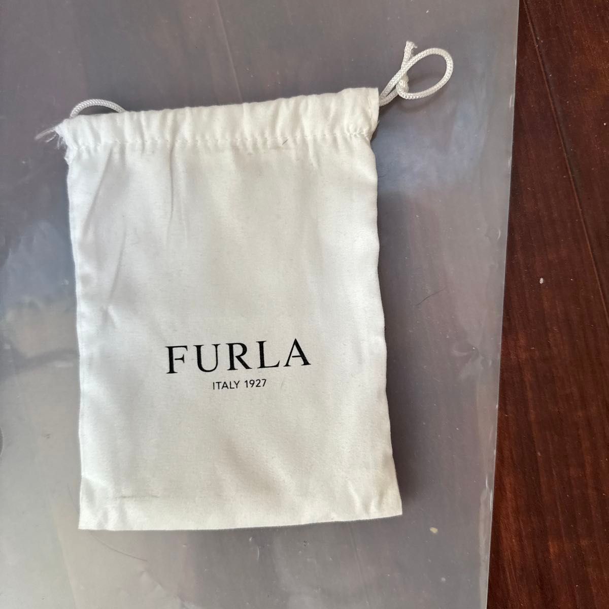 FURLA 弗拉 抽绳袋 保存袋 白色 抽绳 白色 口袋 带Logo 迷你抽绳袋