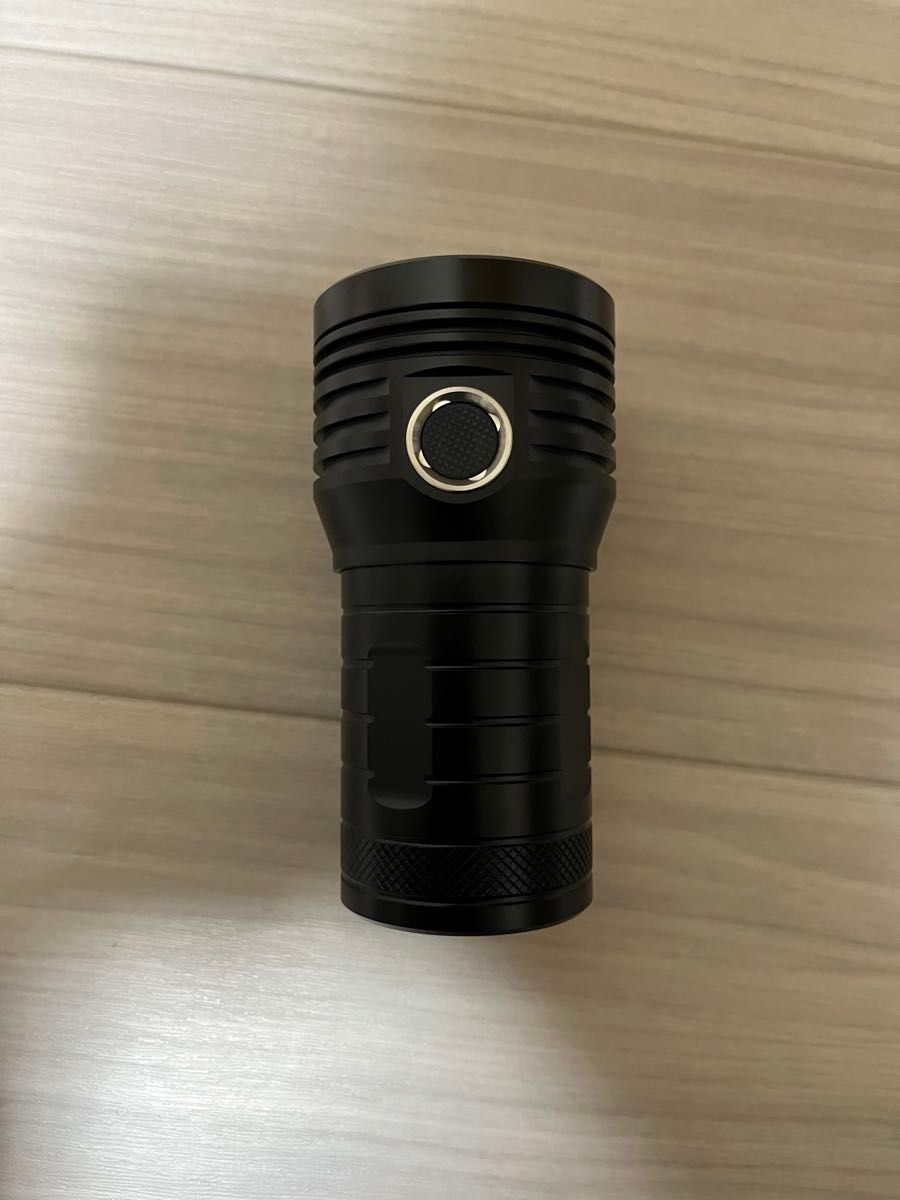 【品相极佳】LED手持式强光手电筒 黑色
