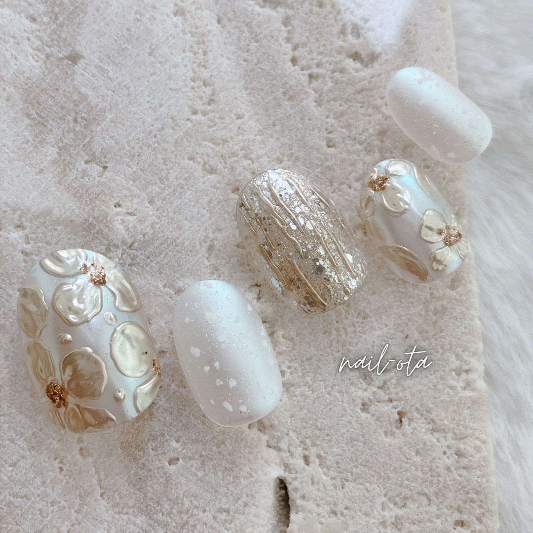 Nail tips, white mirror finish, bridal veil style, off-white color scheme, suitable for furisode, coming-of-age ceremonies, hakama, weddings, graduations, formal events, and short nails