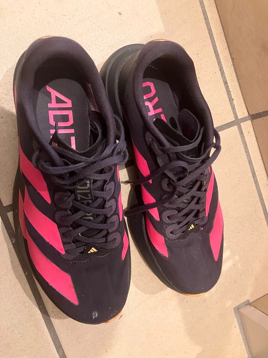 阿迪达斯 ADIZERO 跑步鞋 黑色 粉色