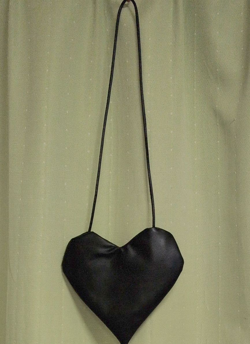 COLONY 2139/Colony Heart Shoulder Bag